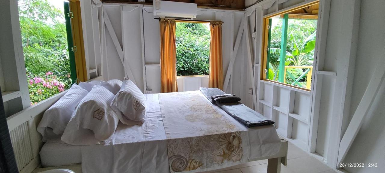 Hotel Yellow Home Providencia Isla South West Bay Eksteriør billede