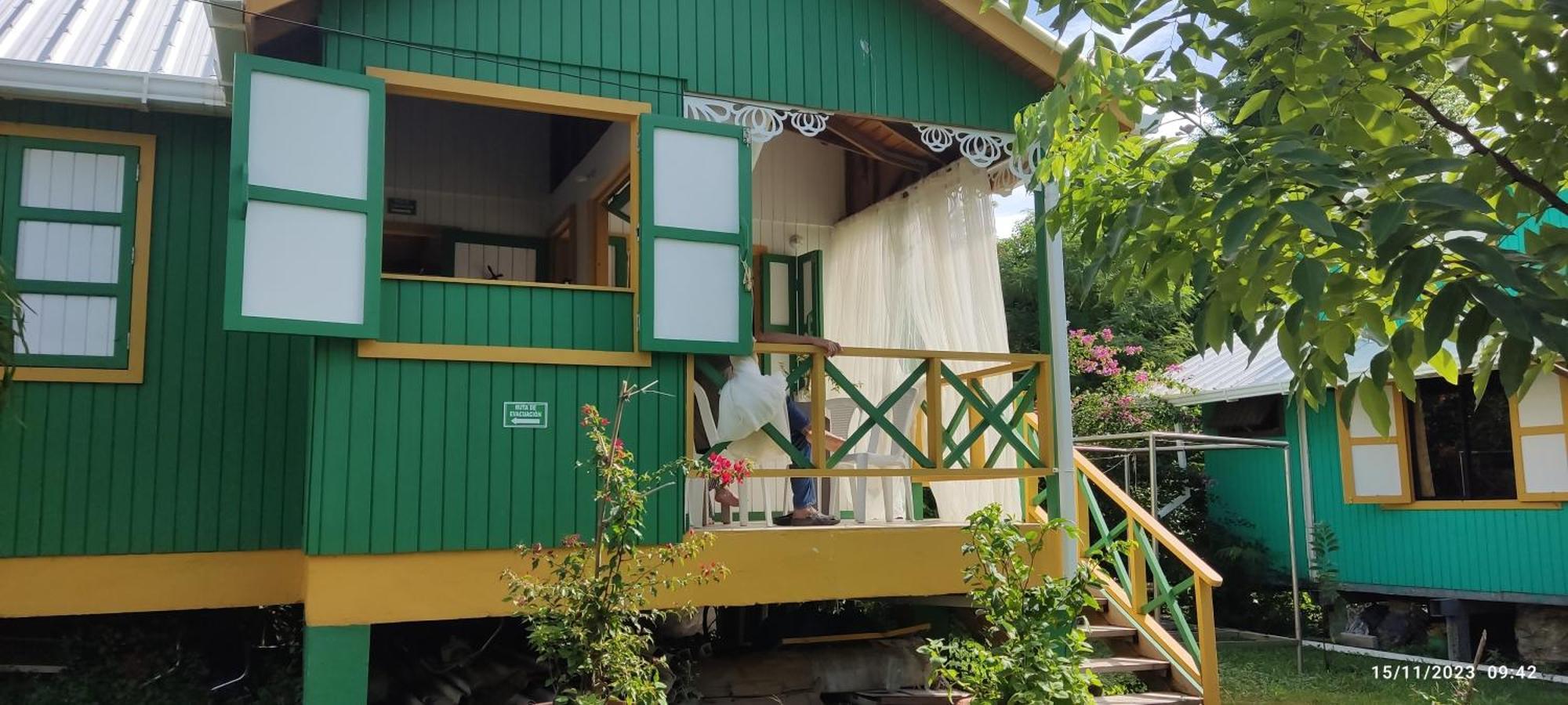 Hotel Yellow Home Providencia Isla South West Bay Eksteriør billede
