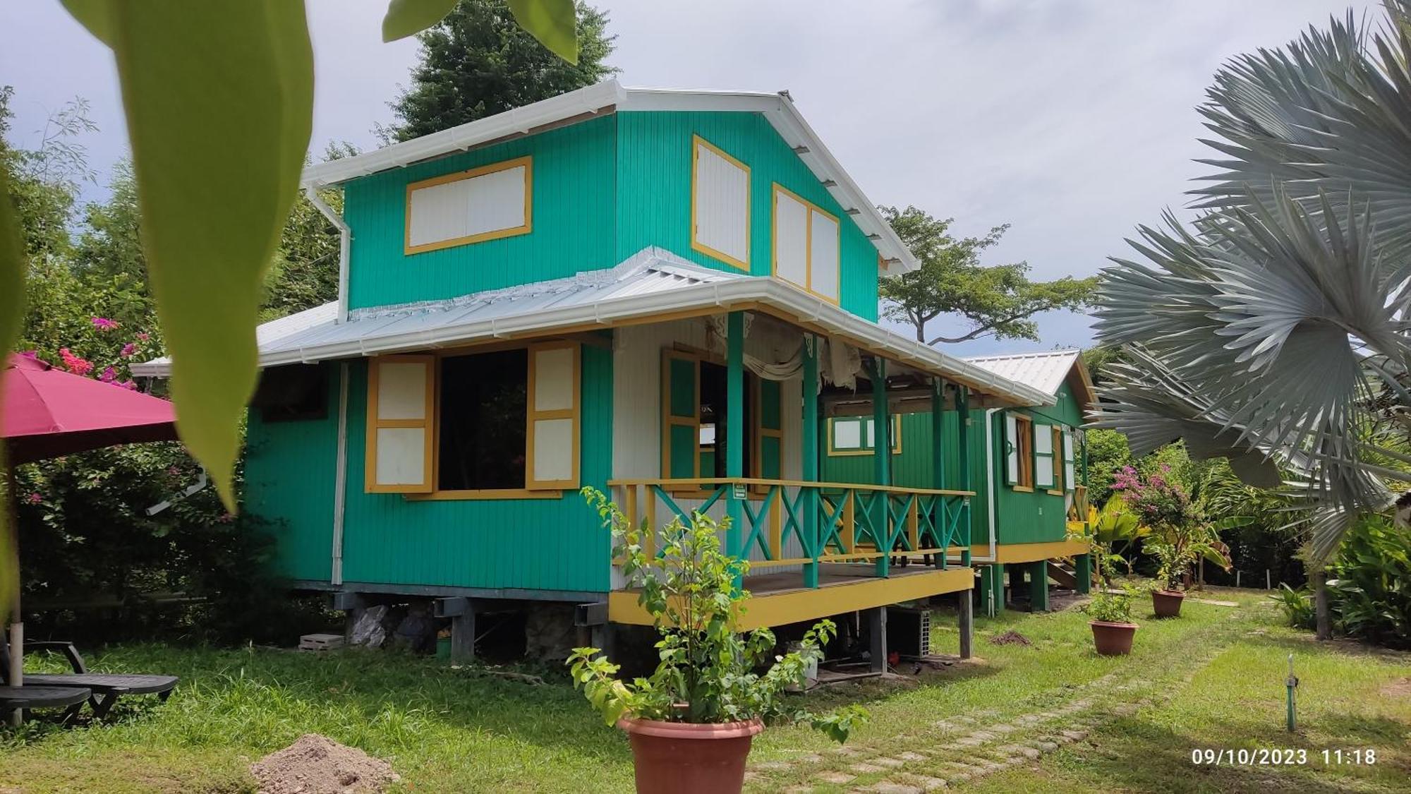 Hotel Yellow Home Providencia Isla South West Bay Eksteriør billede