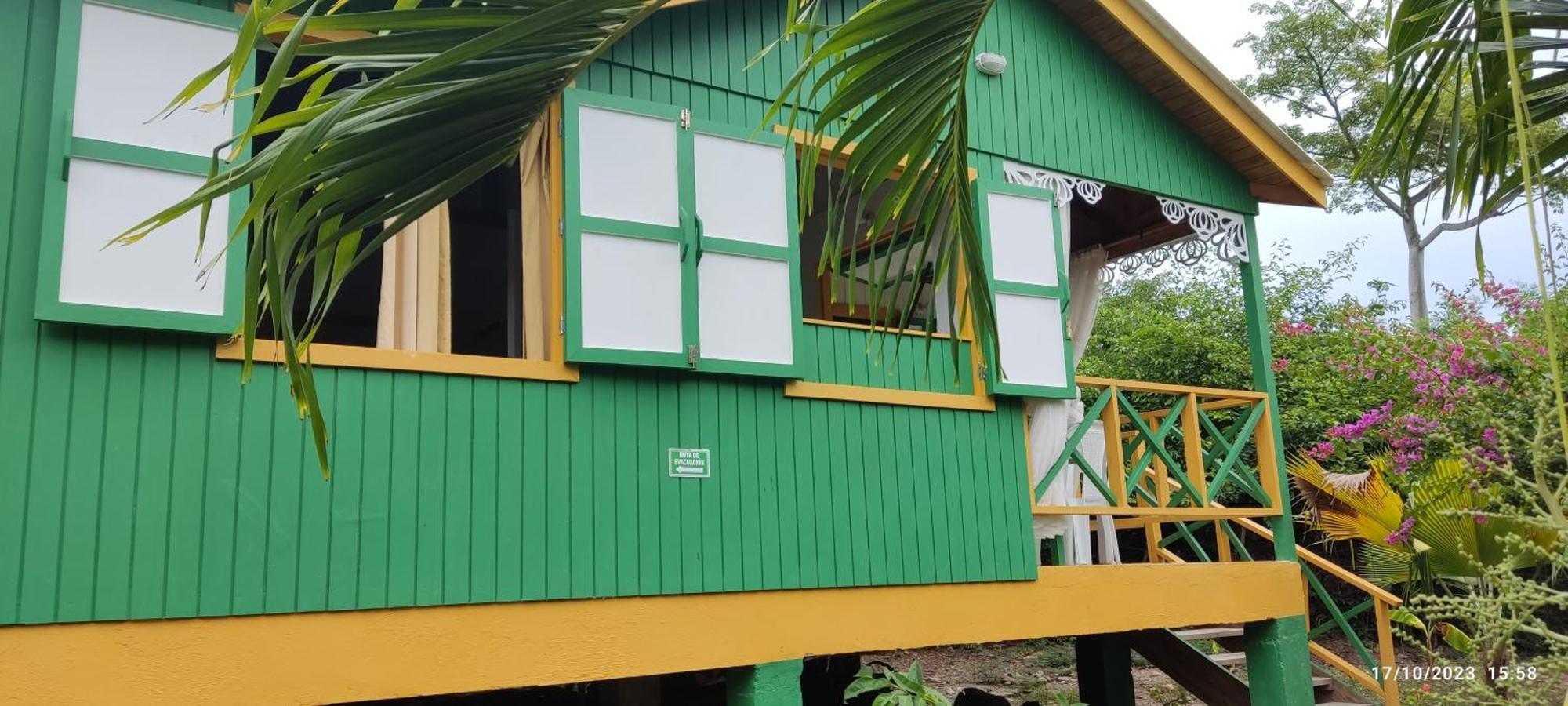 Hotel Yellow Home Providencia Isla South West Bay Eksteriør billede