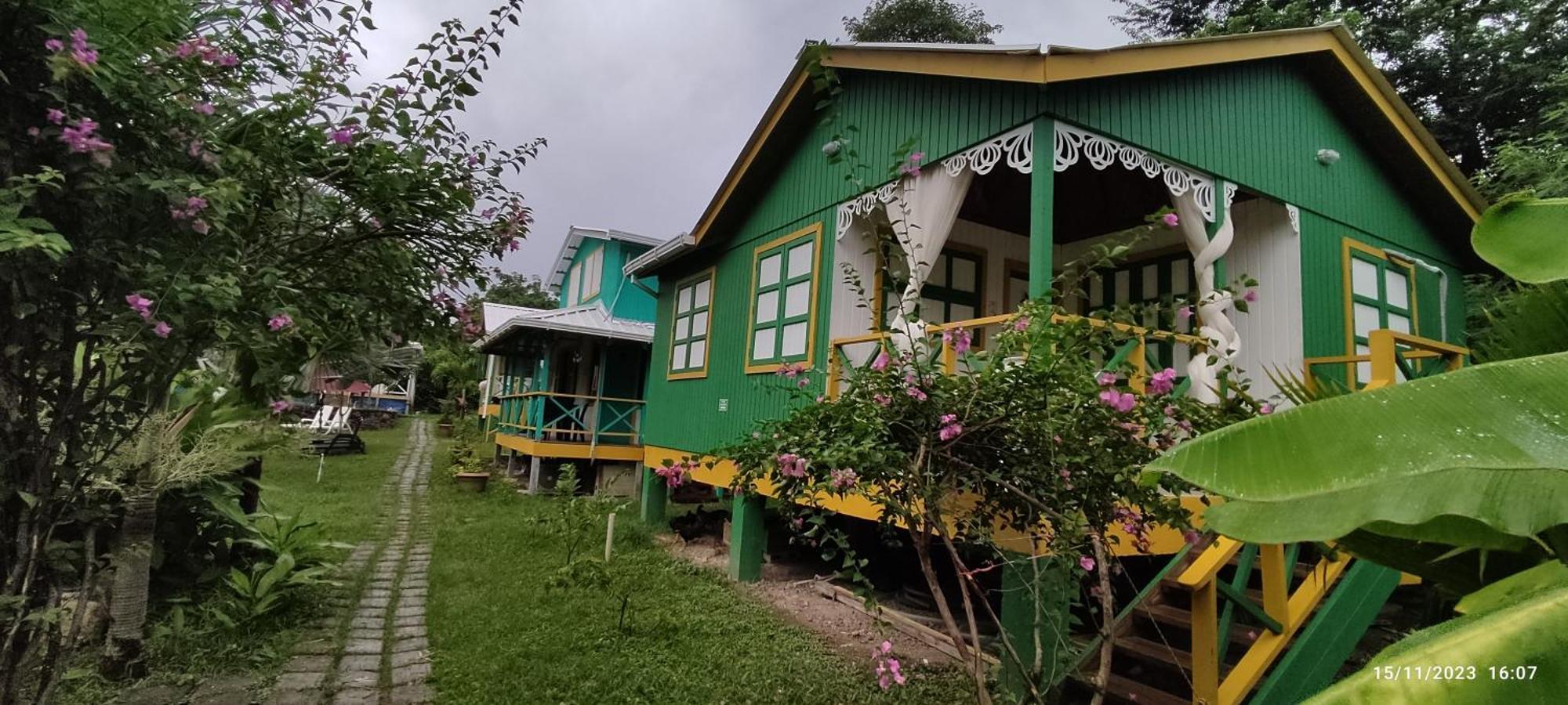 Hotel Yellow Home Providencia Isla South West Bay Eksteriør billede