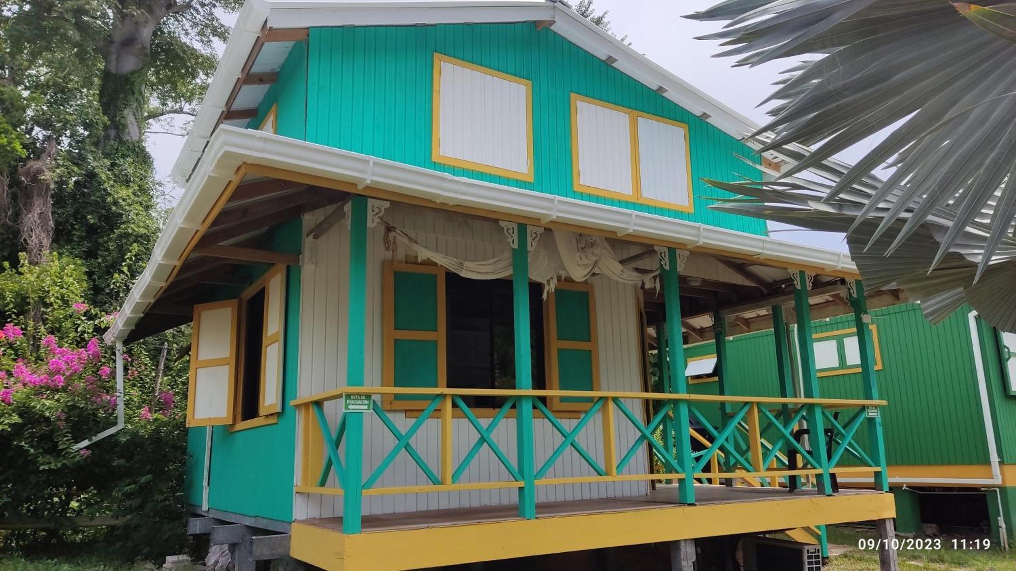 Hotel Yellow Home Providencia Isla South West Bay Eksteriør billede
