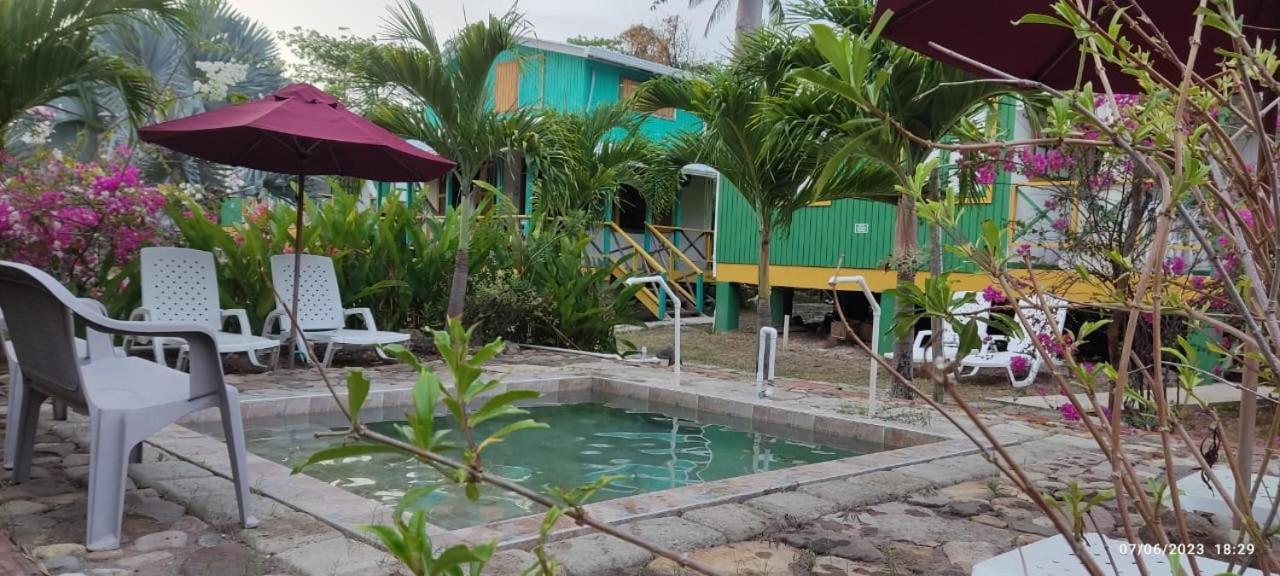 Hotel Yellow Home Providencia Isla South West Bay Eksteriør billede