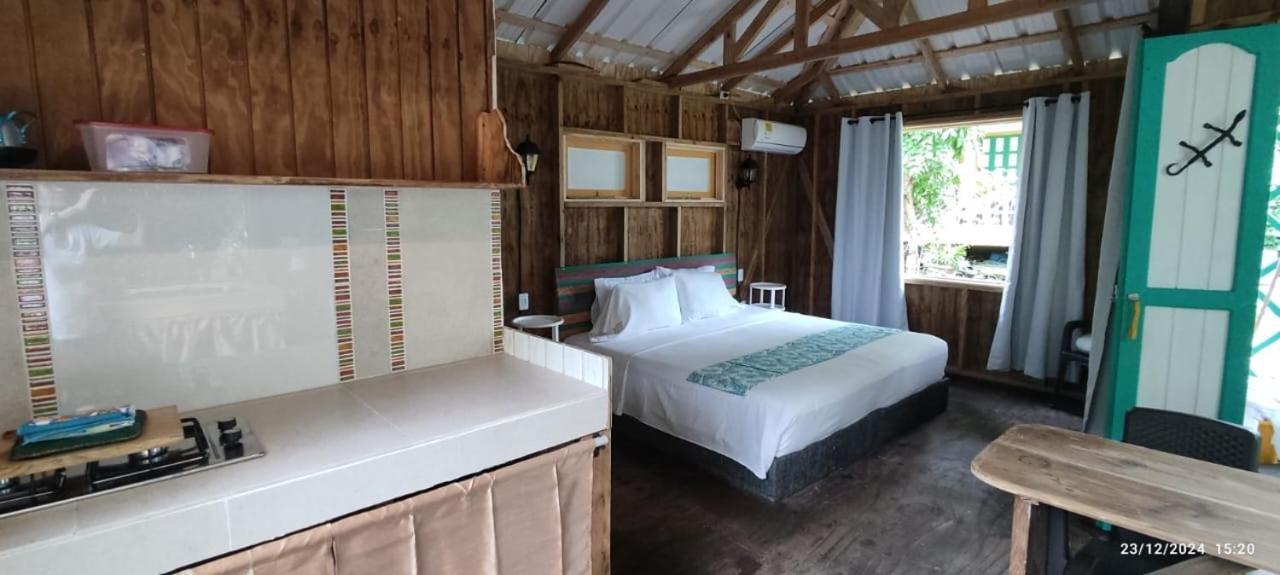 Hotel Yellow Home Providencia Isla South West Bay Eksteriør billede
